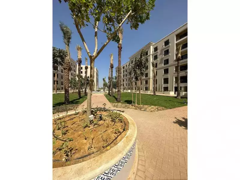 https://aqarmap.com.eg/en/listing/6023744-for-sale-cairo-el-sheikh-zayed-city-compounds-kmbwnd-fyldj-wyst-dr-llttwyr
