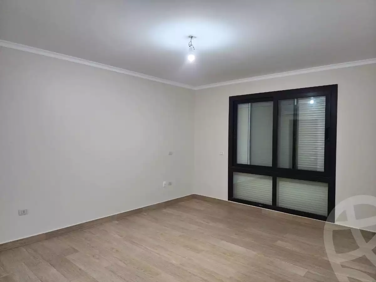 https://aqarmap.com.eg/en/listing/6034109-for-sale-cairo-el-sheikh-zayed-city-compounds-kmbwnd-wyst-twn-swdyk