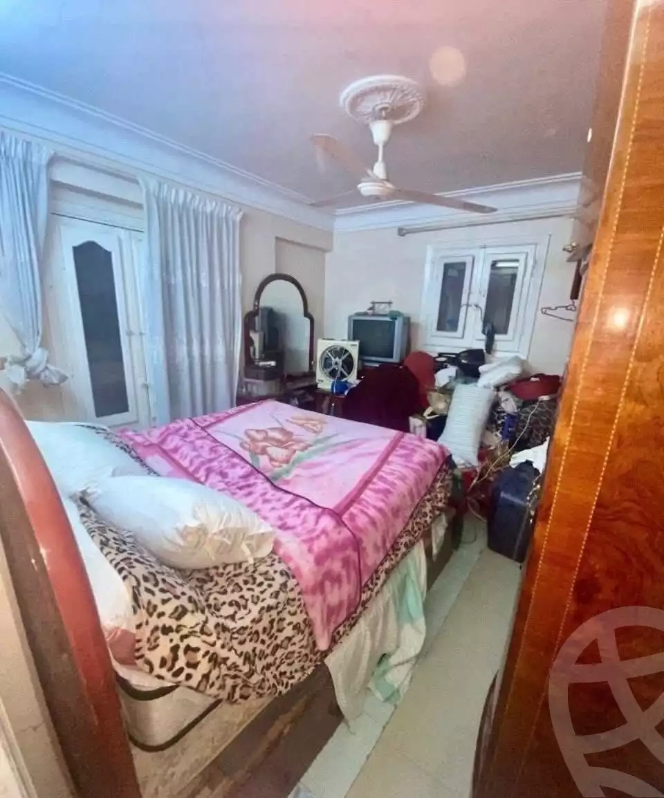 https://aqarmap.com.eg/ar/listing/6037460-for-sale-alexandria-moharram-bey-kanal-al-mahmoudeya-al-bahri-st