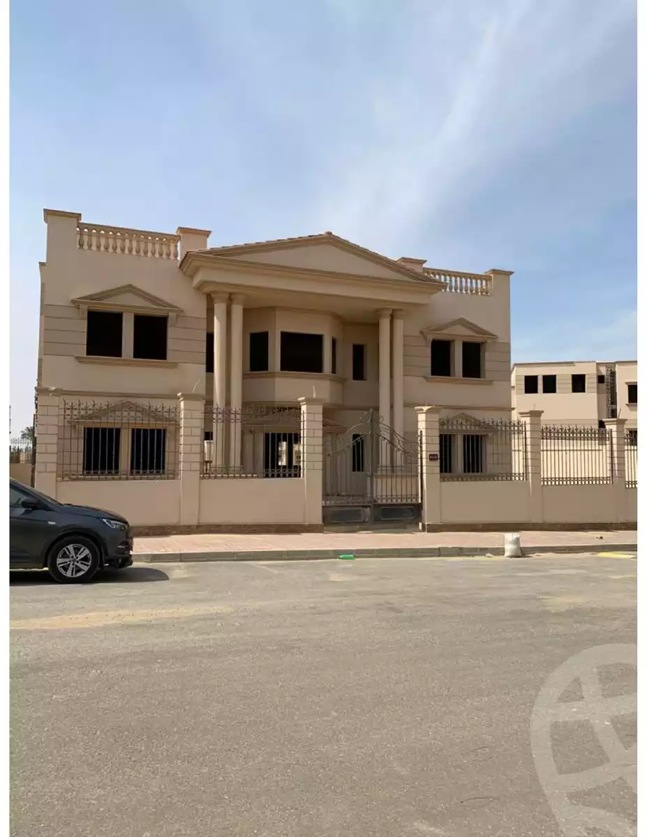 https://aqarmap.com.eg/en/listing/6048828-for-sale-cairo-el-sheikh-zayed-city-compounds-royal-city