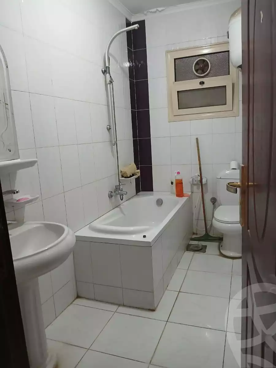 https://aqarmap.com.eg/en/listing/6053998-for-rent-cairo-mokattam-el-hadabah-el-wosta