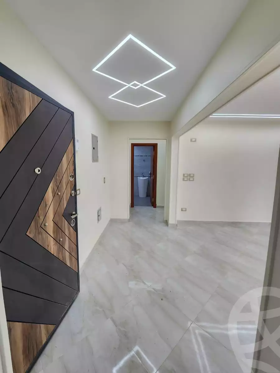 https://aqarmap.com.eg/en/listing/6068825-for-sale-cairo-el-sheikh-zayed-city-compounds-el-khamayel