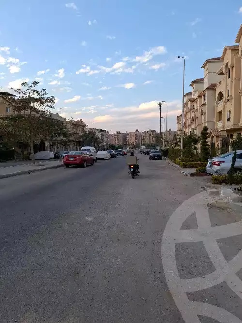 https://aqarmap.com.eg/en/listing/6071880-for-sale-cairo-el-sheikh-zayed-city-el-hay-elthamen-area-1