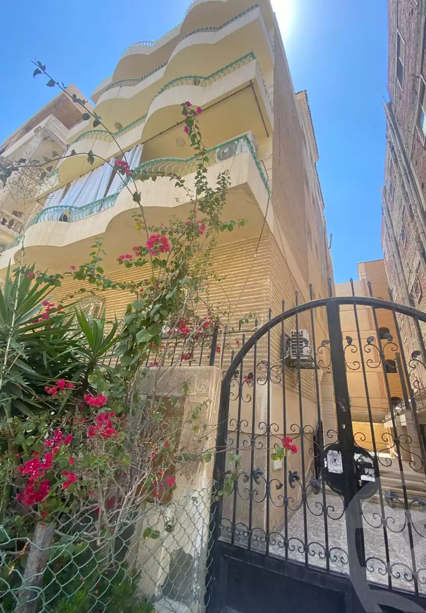 https://aqarmap.com.eg/en/listing/6081199-for-sale-cairo-6th-of-october-el-ahyaa-neighborhood-2nd-dr-hasan-ismail-st