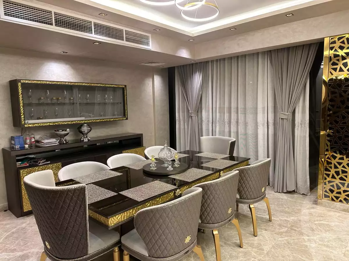 https://aqarmap.com.eg/en/listing/6083985-for-sale-cairo-el-sheikh-zayed-city-compounds-royal-city