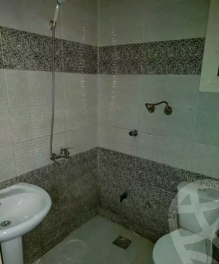 https://aqarmap.com.eg/en/listing/6124000-for-rent-qalyubia-shubra-el-khaima-om-bayoumi