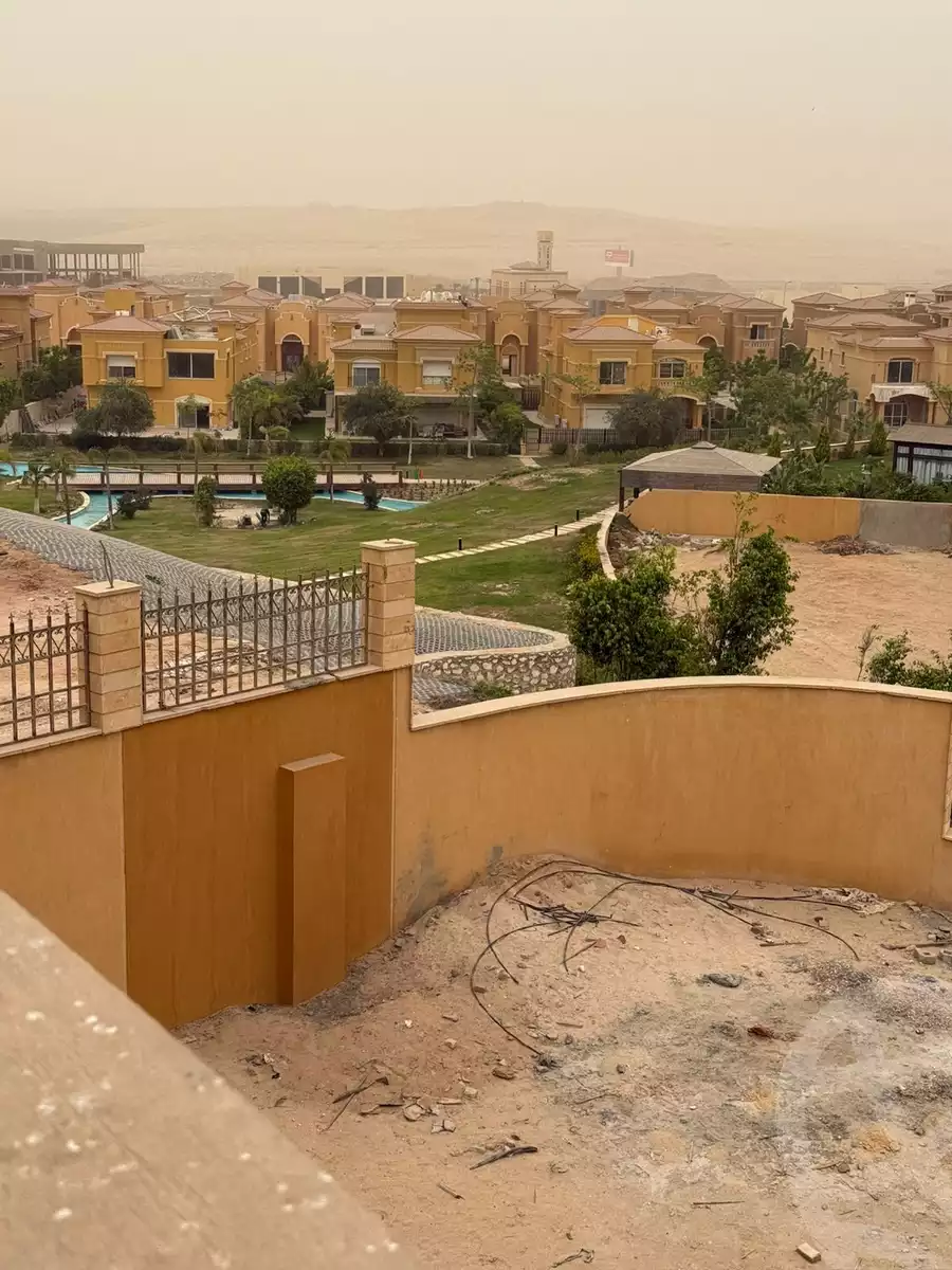 https://aqarmap.com.eg/ar/listing/6147687-for-sale-cairo-el-sheikh-zayed-city-compounds-royal-meadows