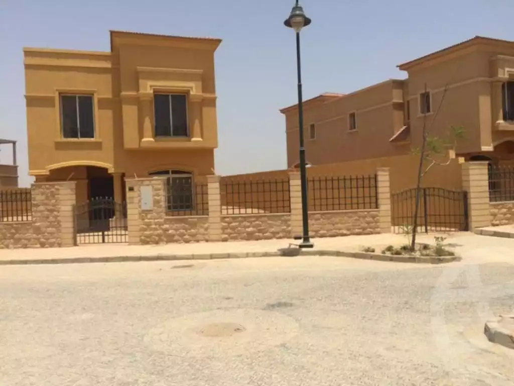 https://aqarmap.com.eg/en/listing/6147751-for-sale-cairo-el-sheikh-zayed-city-compounds-royal-meadows