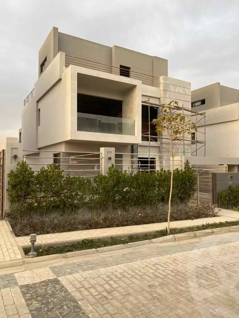 https://aqarmap.com.eg/ar/listing/6152897-for-sale-cairo-el-sheikh-zayed-city-compounds-el-patio-zahraa