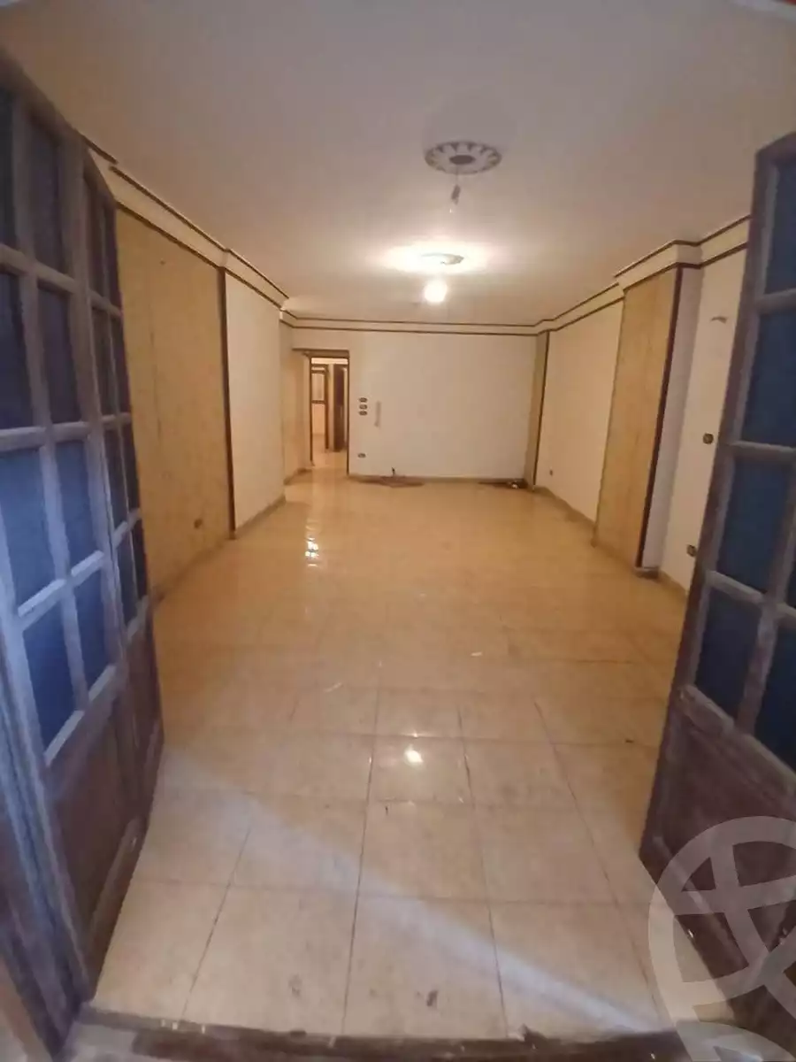 https://aqarmap.com.eg/ar/listing/6156185-for-rent-alexandria-bolekly-el-shaheed-ahmed-saleh-st