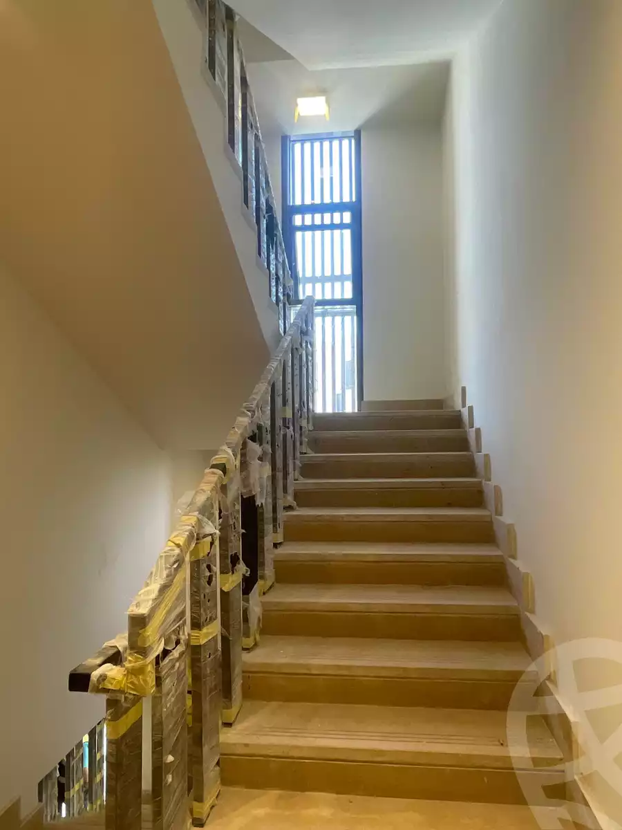 https://aqarmap.com.eg/en/listing/6165469-for-sale-cairo-el-sheikh-zayed-city-lshykh-zyd-ljdyd-vye