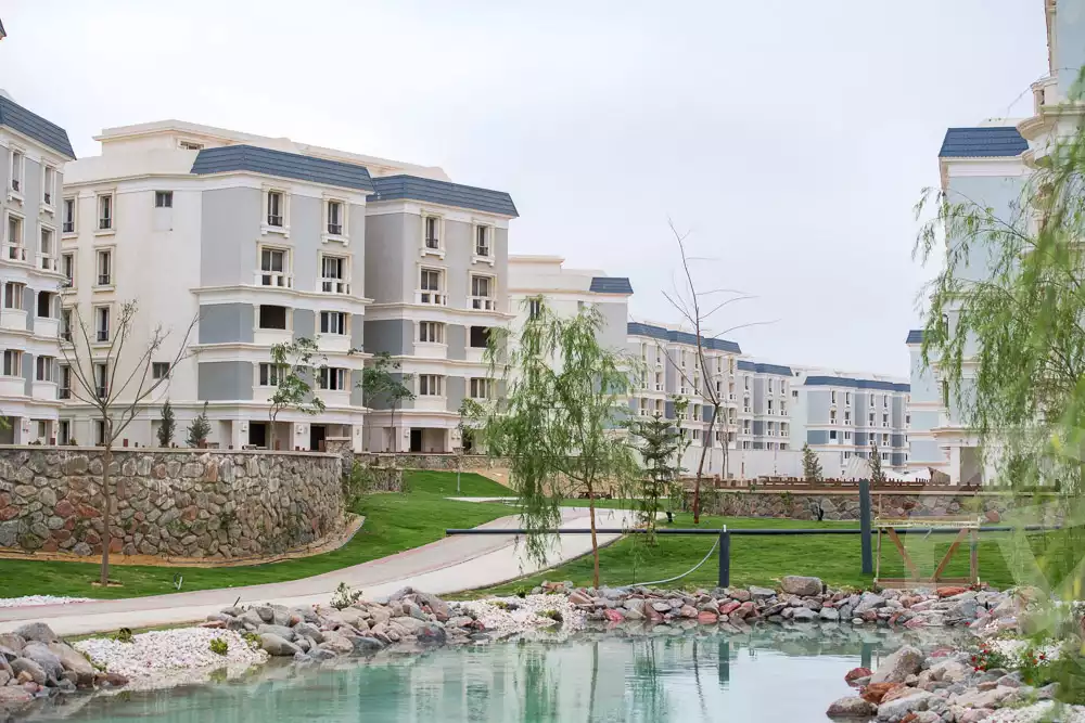 https://aqarmap.com.eg/ar/listing/6178063-for-sale-cairo-new-cairo-compounds-mountain-view-hyde-park