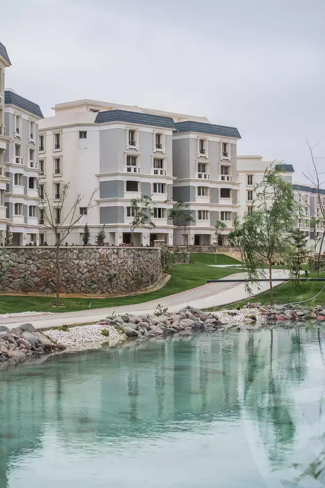 https://aqarmap.com.eg/ar/listing/6178067-for-sale-cairo-new-cairo-compounds-mountain-view-hyde-park