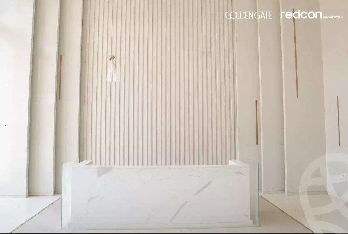 https://aqarmap.com.eg/en/listing/6206084-for-sale-cairo-new-cairo-compounds-golden-gate-redcon