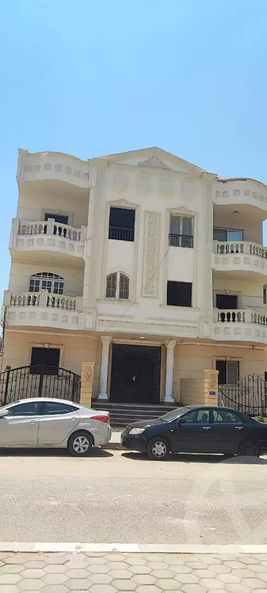 https://aqarmap.com.eg/ar/listing/6212001-for-sale-cairo-el-shorouk-lhy-lthlth-shrq-neighbourhood-2