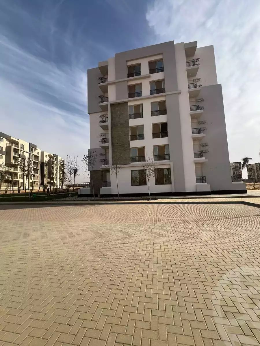 https://aqarmap.com.eg/en/listing/6216637-for-sale-cairo-el-sheikh-zayed-city-lshykh-zyd-ljdyd-west-view-residence-hdp
