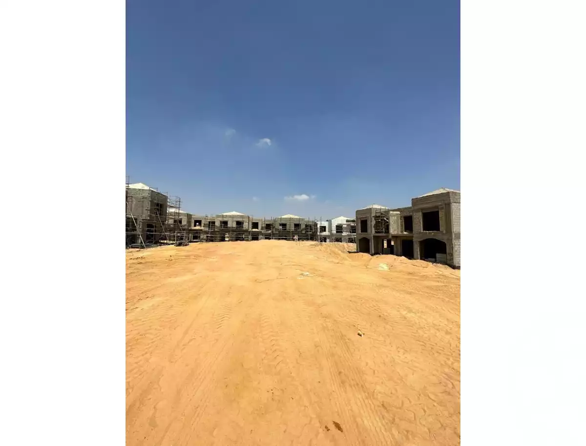 https://aqarmap.com.eg/en/listing/6222684-for-sale-cairo-el-sheikh-zayed-city-compounds-kmbwnd-fyldj-wyst-dr-llttwyr