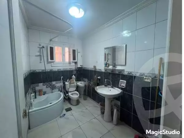 https://aqarmap.com.eg/en/listing/6224938-for-sale-alexandria-camp-cesar