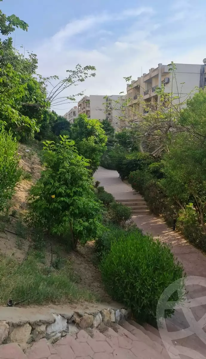 https://aqarmap.com.eg/ar/listing/6229084-for-sale-cairo-el-sheikh-zayed-city-compounds-zayed-2000
