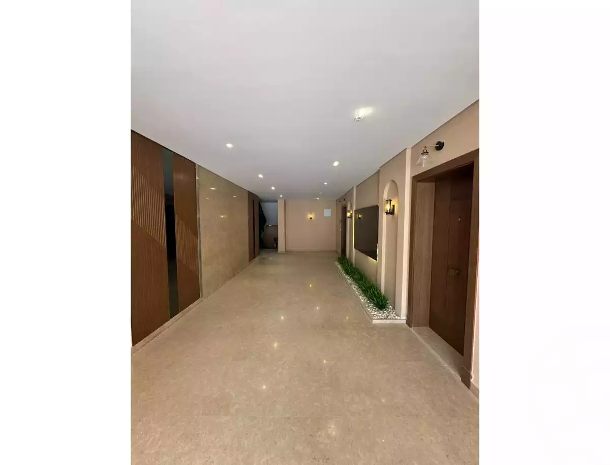 https://aqarmap.com.eg/ar/listing/6234049-for-sale-cairo-el-sheikh-zayed-city-compounds-kmbwnd-fyldj-wyst-dr-llttwyr