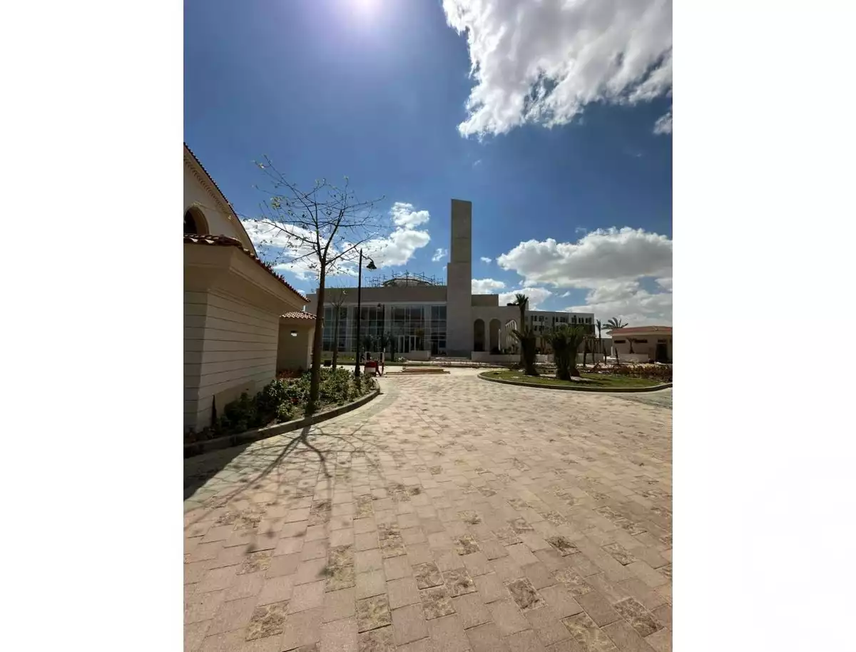 https://aqarmap.com.eg/ar/listing/6234049-for-sale-cairo-el-sheikh-zayed-city-compounds-kmbwnd-fyldj-wyst-dr-llttwyr
