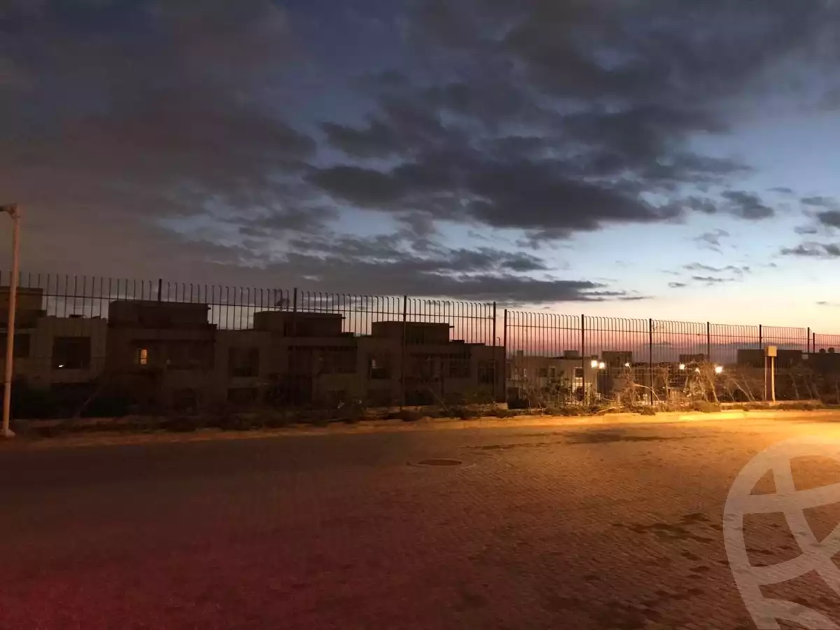 https://aqarmap.com.eg/en/listing/6237676-for-sale-cairo-el-sheikh-zayed-city-compounds-royal-meadows