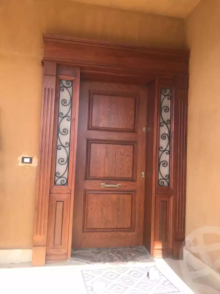 https://aqarmap.com.eg/en/listing/6237676-for-sale-cairo-el-sheikh-zayed-city-compounds-royal-meadows