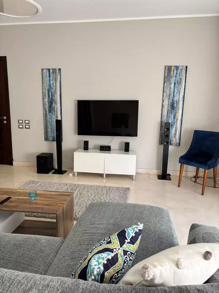 https://aqarmap.com.eg/ar/listing/6242369-for-rent-cairo-new-cairo-compounds-kmbwnd-fyldj-jyt-blm-hylz