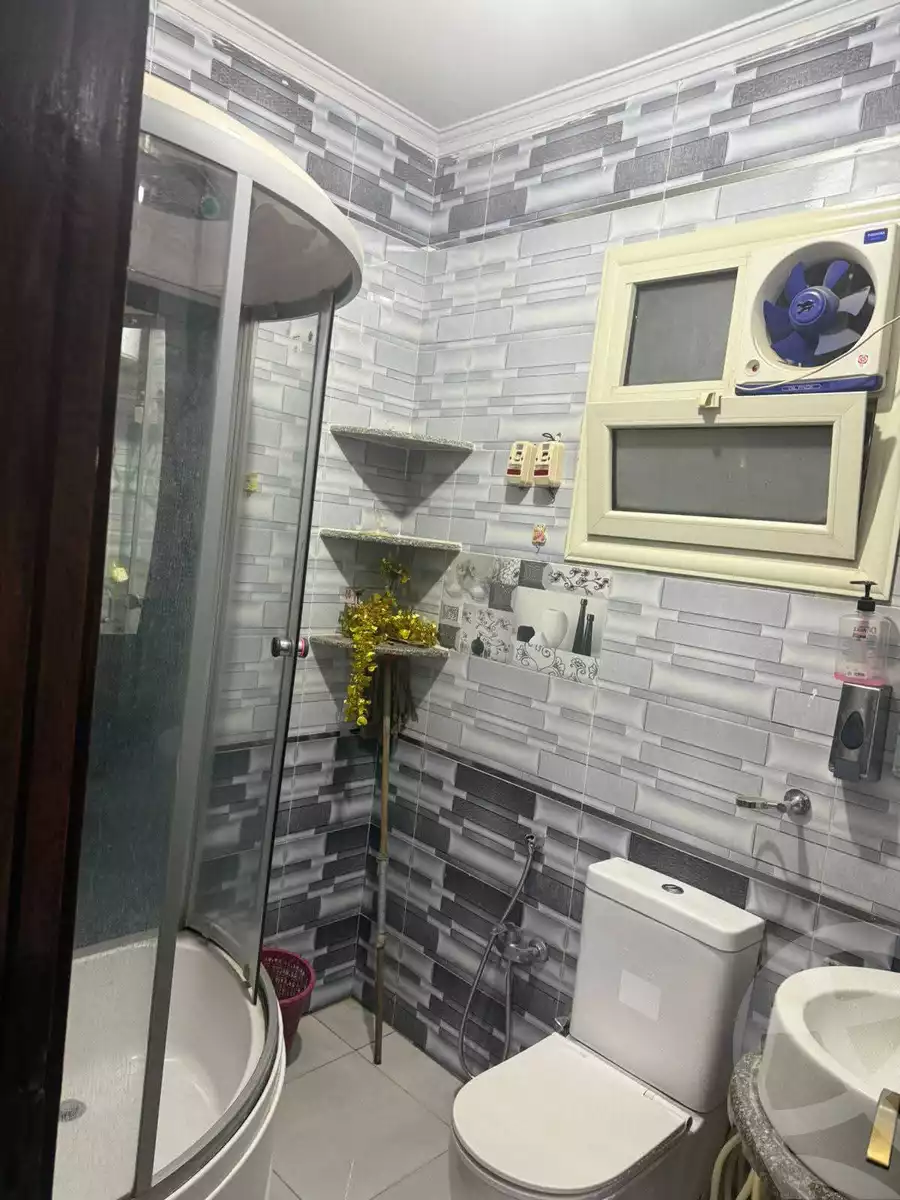 https://aqarmap.com.eg/en/listing/6247860-for-sale-cairo-helwan-hadayek-helwan-nile-corniche-st