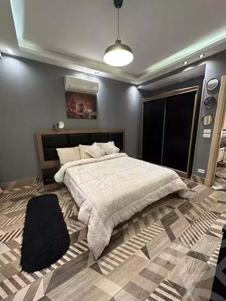 https://aqarmap.com.eg/ar/listing/6255518-for-rent-cairo-el-sheikh-zayed-city-compounds-kmbwnd-wyst-twn-swdyk