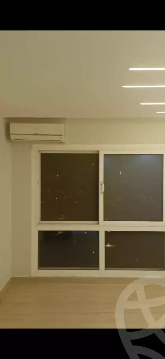 https://aqarmap.com.eg/ar/listing/6259840-for-rent-cairo-new-cairo-compounds-hyde-park-centre-ville-hyde-park