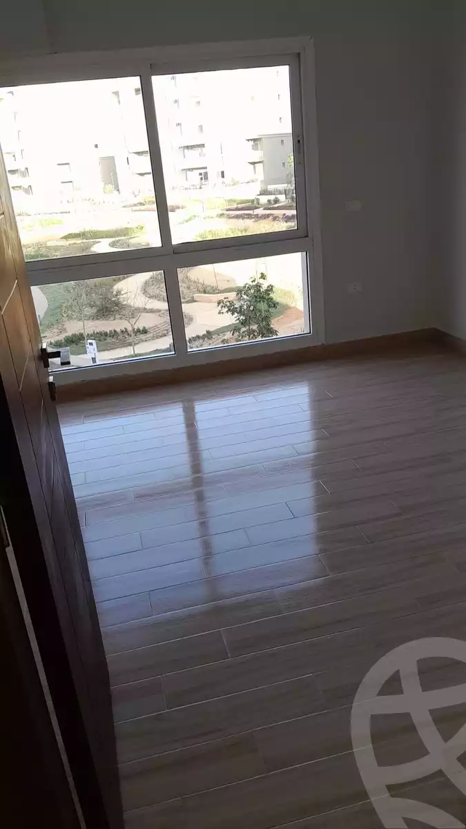 https://aqarmap.com.eg/ar/listing/6259840-for-rent-cairo-new-cairo-compounds-hyde-park-centre-ville-hyde-park