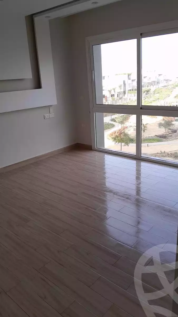 https://aqarmap.com.eg/ar/listing/6259840-for-rent-cairo-new-cairo-compounds-hyde-park-centre-ville-hyde-park
