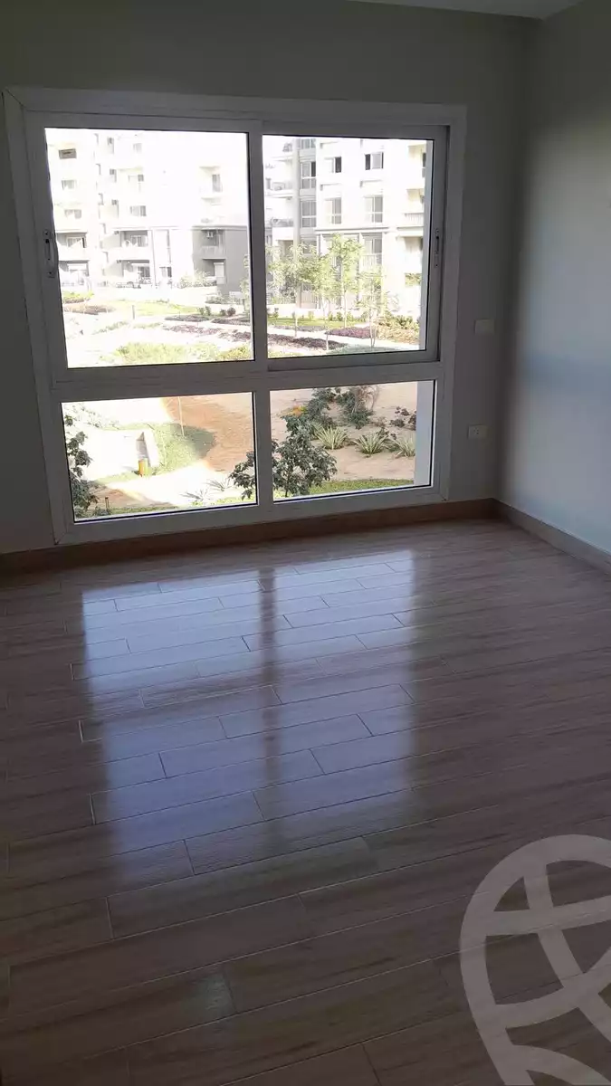https://aqarmap.com.eg/ar/listing/6259840-for-rent-cairo-new-cairo-compounds-hyde-park-centre-ville-hyde-park