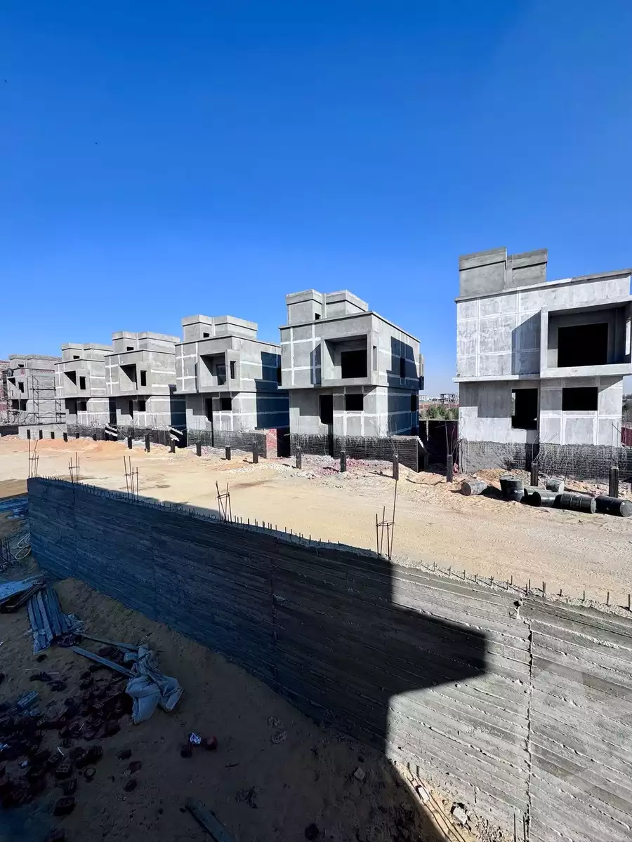 https://aqarmap.com.eg/ar/listing/6259955-for-sale-cairo-el-sheikh-zayed-city-lshykh-zyd-ljdyd-tabah-west-compound-zg
