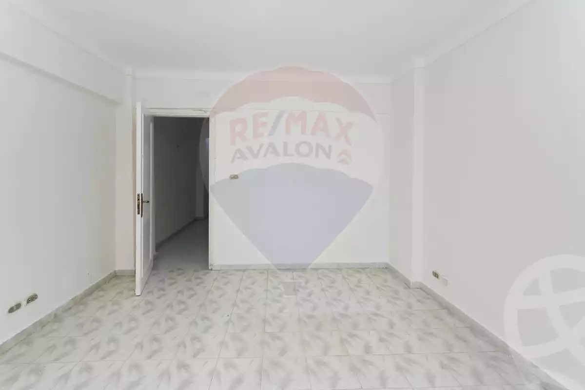 https://aqarmap.com.eg/ar/listing/6290485-for-sale-alexandria-lauran-mohammed-al-eqbal-st