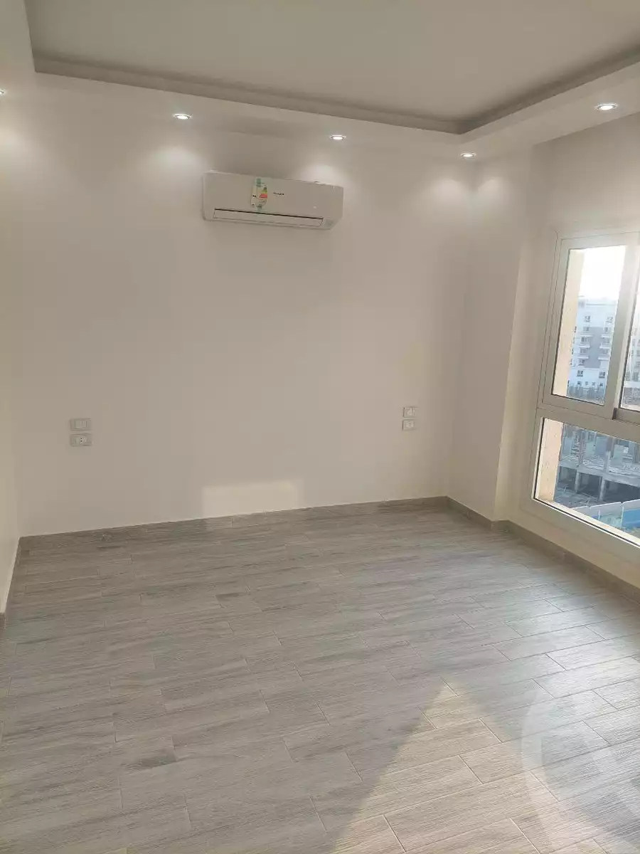https://aqarmap.com.eg/ar/listing/6267700-for-rent-cairo-new-cairo-compounds-mwntn-fyw-y-syty-club-park-mountain-view-icity
