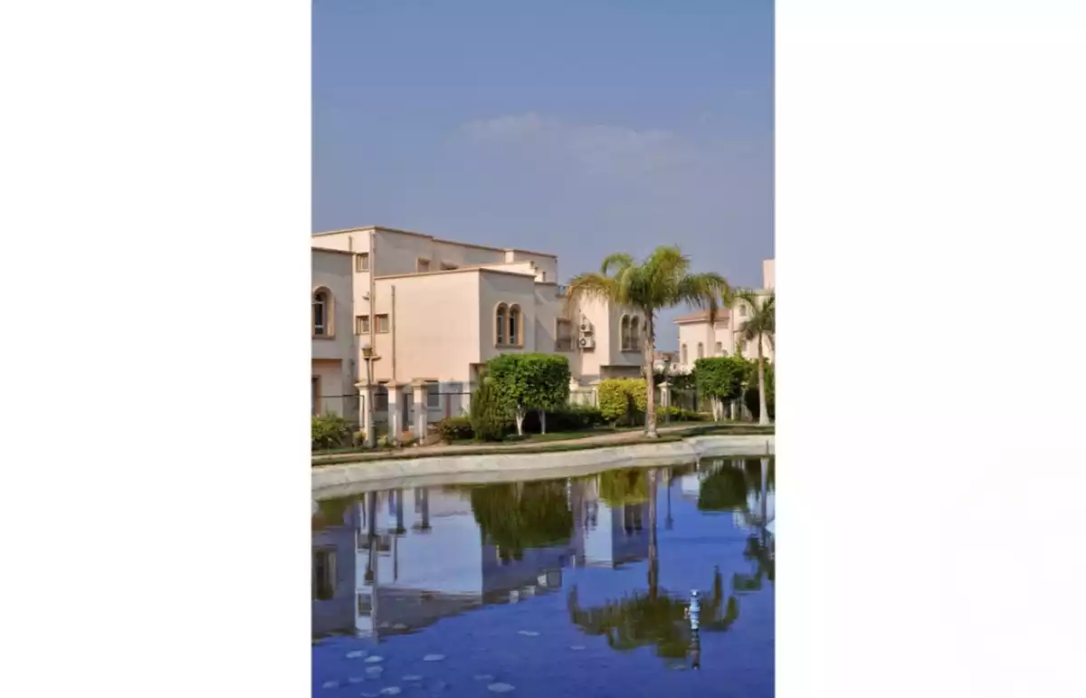 https://aqarmap.com.eg/ar/listing/6307109-for-sale-cairo-el-sheikh-zayed-city-compounds-greens