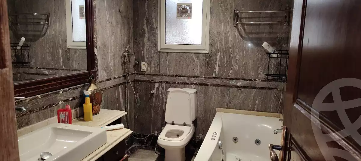 https://aqarmap.com.eg/ar/listing/6306477-for-sale-cairo-el-sheikh-zayed-city-lshykh-zyd-ljdyd-zayed-greens
