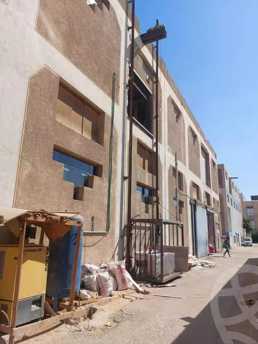 https://aqarmap.com.eg/ar/listing/6312694-for-sale-cairo-6th-of-october-el-mantqa-el-snaaaya-industrial-zone-1
