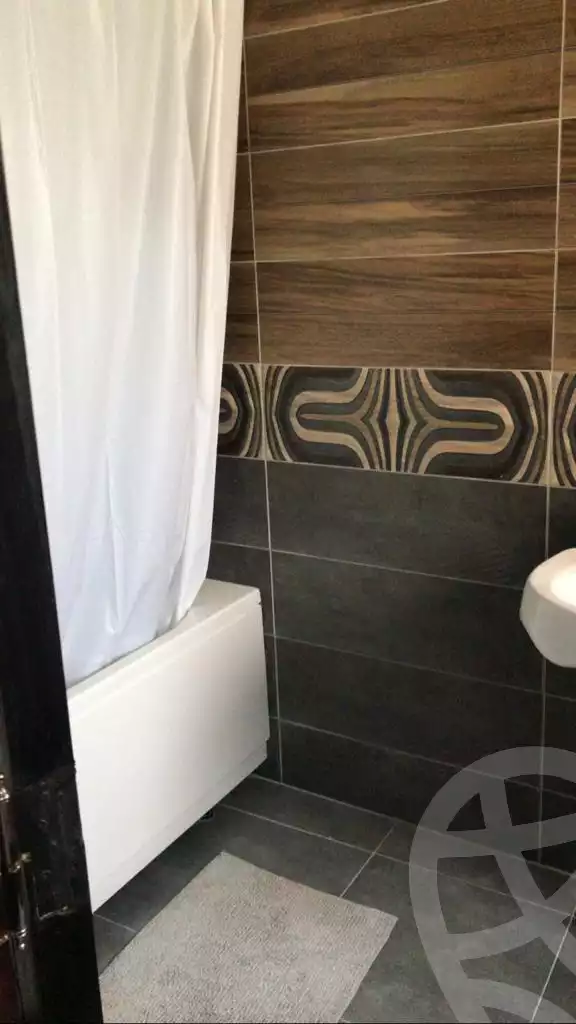 https://aqarmap.com.eg/en/listing/6313999-for-sale-cairo-el-sheikh-zayed-city-compounds-kmbwnd-wyst-twn-swdyk