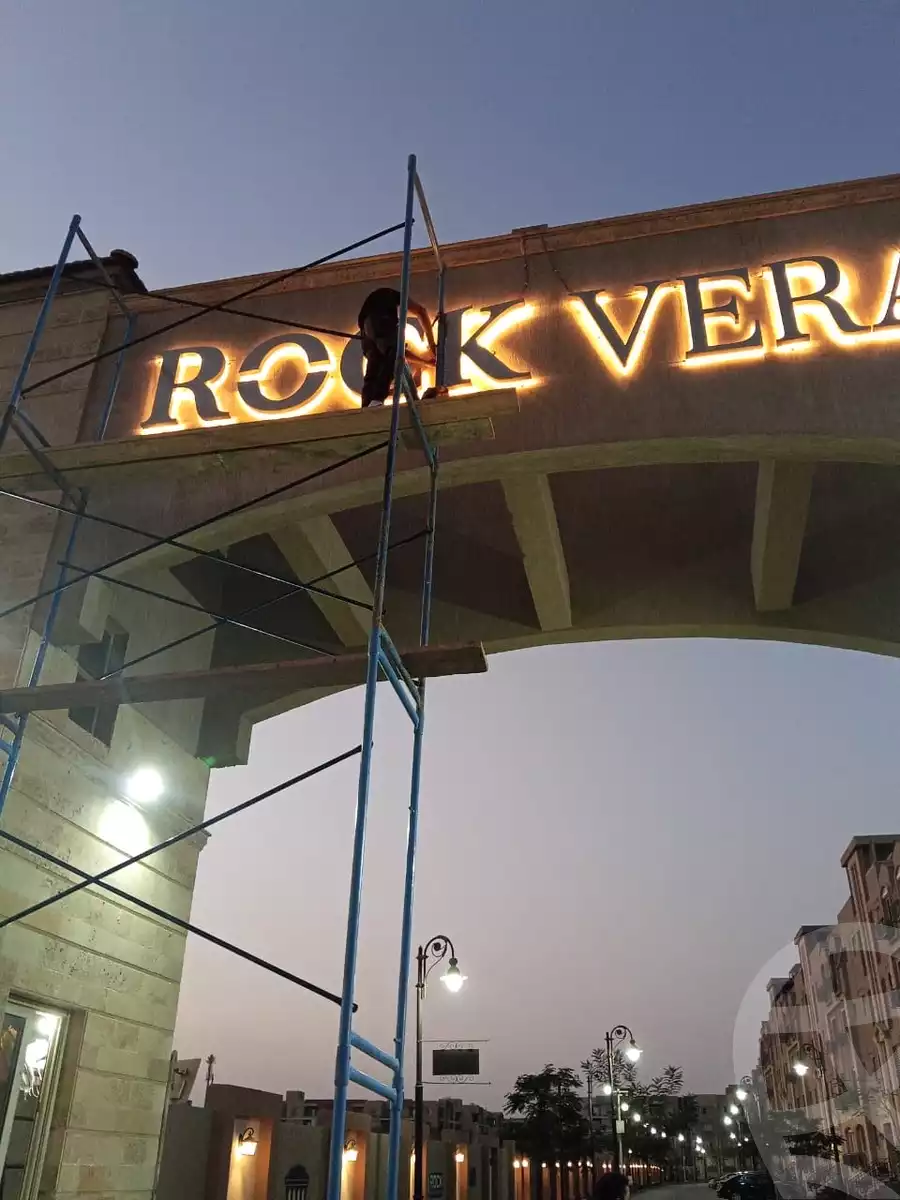 https://aqarmap.com.eg/en/listing/6314382-for-sale-cairo-new-cairo-compounds-rock-vera-compound