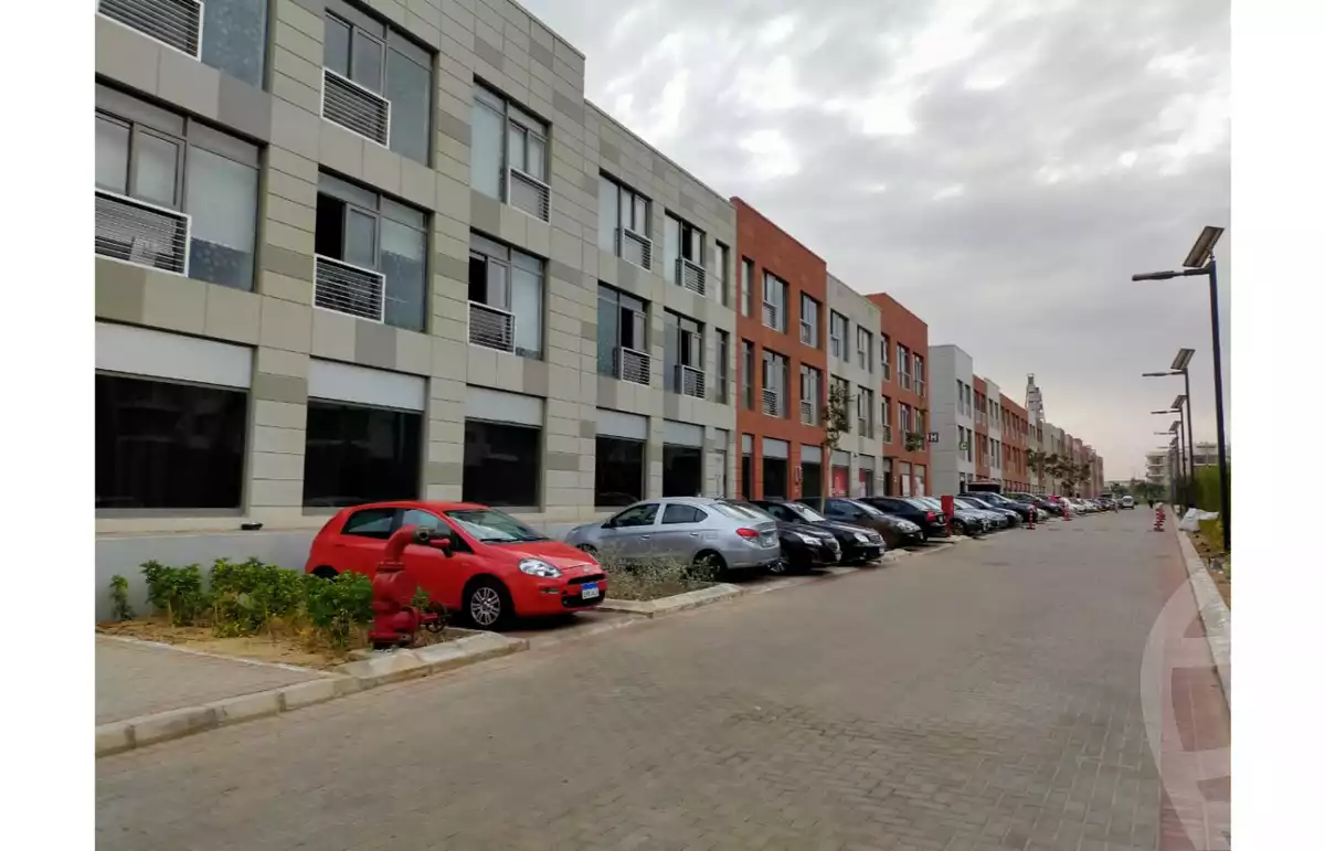 https://aqarmap.com.eg/en/listing/6321047-for-sale-cairo-el-sheikh-zayed-city-compounds-the-courtyard-mall-dorra