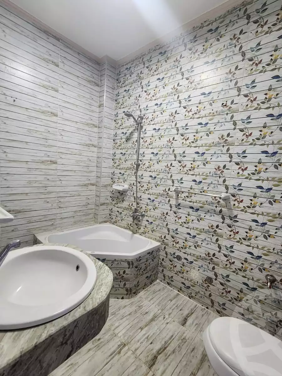 https://aqarmap.com.eg/ar/listing/6325332-for-rent-sharqia-zagazig-zagazig-city-tolba-awaida-st