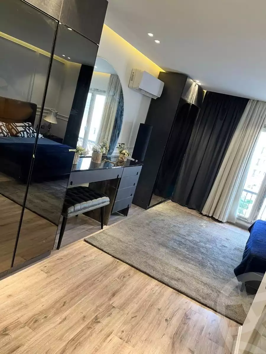https://aqarmap.com.eg/ar/listing/6327811-for-sale-cairo-new-cairo-compounds-mountain-view-hyde-park