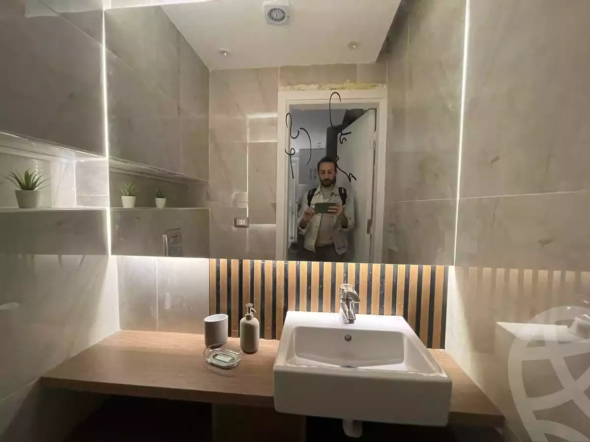 https://aqarmap.com.eg/ar/listing/6327811-for-sale-cairo-new-cairo-compounds-mountain-view-hyde-park