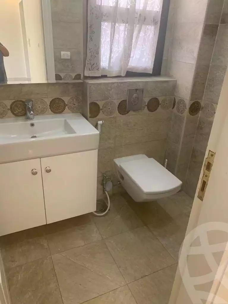 https://aqarmap.com.eg/ar/listing/6330622-for-rent-cairo-el-sheikh-zayed-city-compounds-kmbwnd-wyst-twn-swdyk