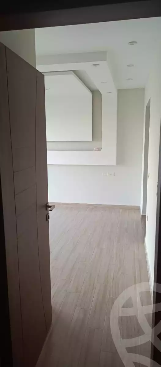 https://aqarmap.com.eg/ar/listing/6259840-for-rent-cairo-new-cairo-compounds-hyde-park-centre-ville-hyde-park