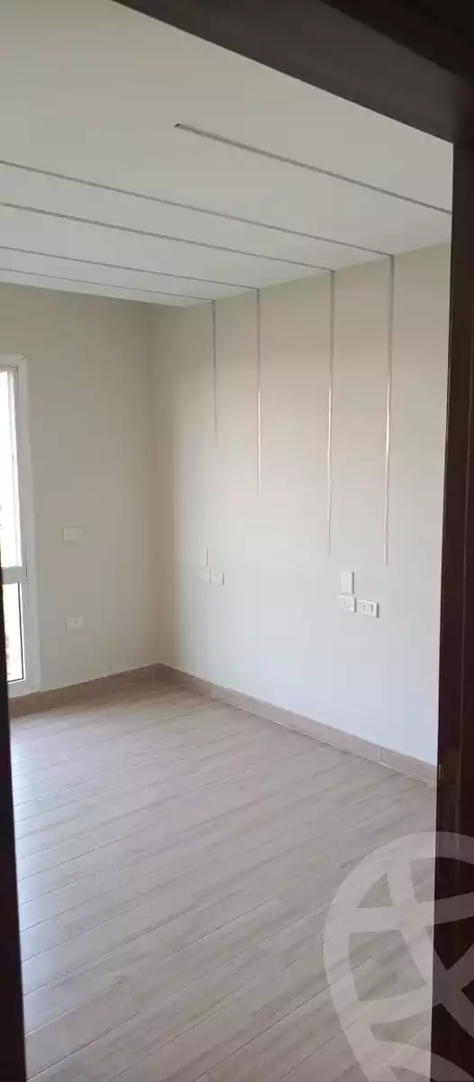 https://aqarmap.com.eg/ar/listing/6259840-for-rent-cairo-new-cairo-compounds-hyde-park-centre-ville-hyde-park