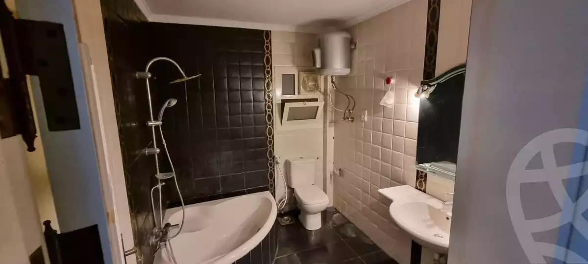 https://aqarmap.com.eg/ar/listing/6350685-for-sale-cairo-new-cairo-lrhb-city-phase-2-amr-ibn-el-aas-st